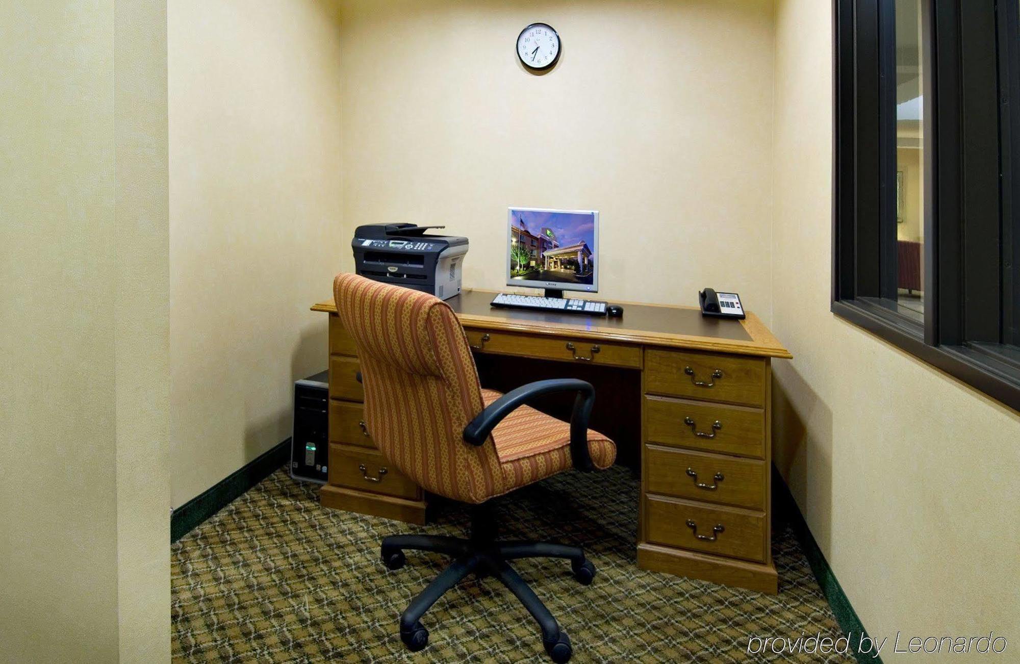 Holiday Inn Express Hotel & Suites Medford-Central Point By Ihg Екстер'єр фото