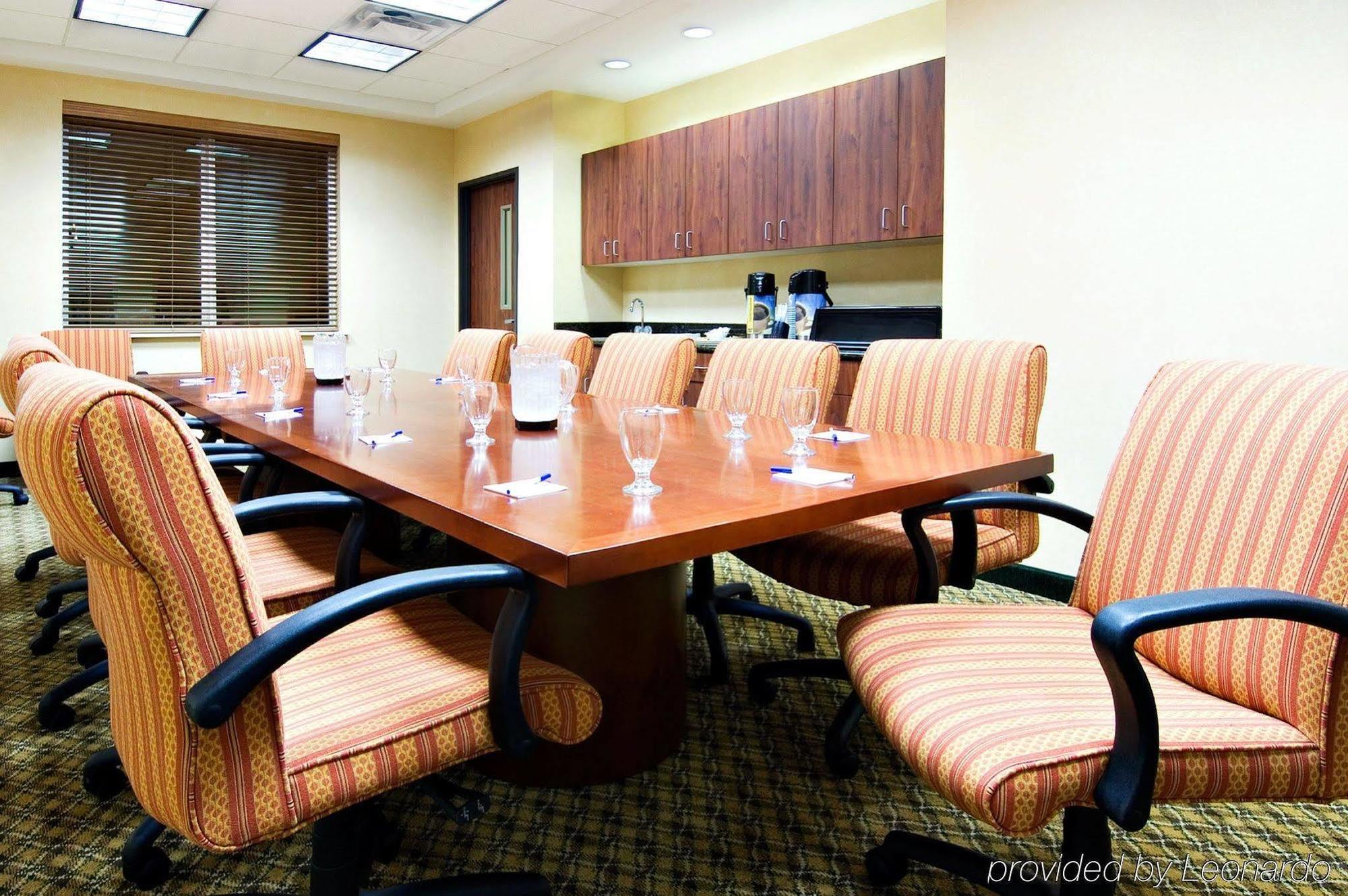 Holiday Inn Express Hotel & Suites Medford-Central Point By Ihg Екстер'єр фото