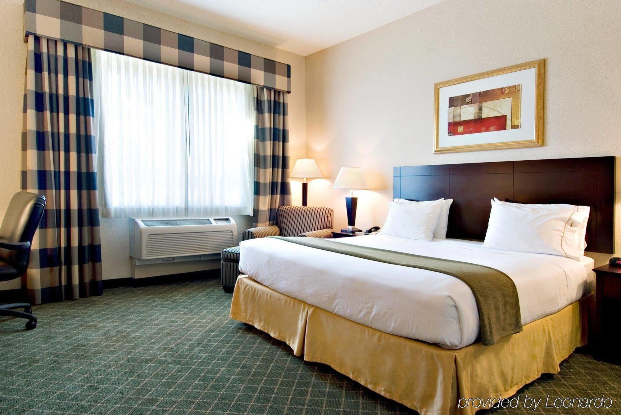 Holiday Inn Express Hotel & Suites Medford-Central Point By Ihg Номер фото