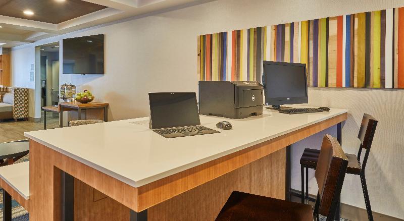 Holiday Inn Express Hotel & Suites Medford-Central Point By Ihg Екстер'єр фото